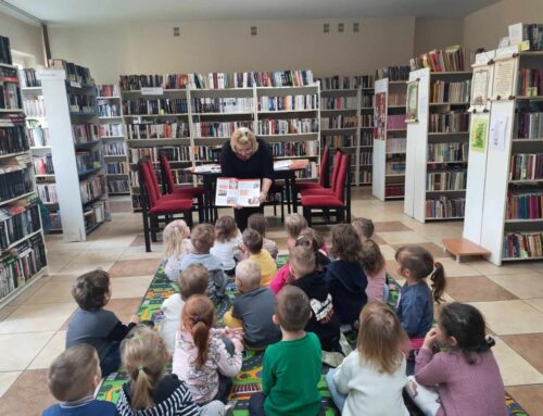 “Majowe święta”. Spotkanie w bibliotece z grupą 3-latków z Przedszkola Miejskiego nr 14 w Zamościu (Filia nr 3, 25.04.2024)